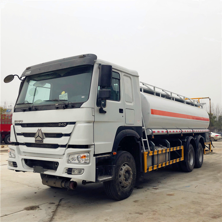 Sinotruk 20m3 caminhão de entrega de óleo 6*4 6000 galões caminhão de combustível para venda