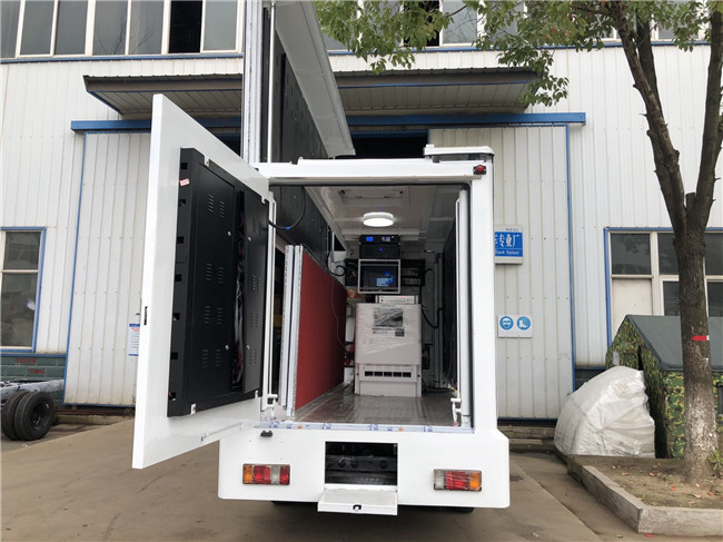 Diodo emissor de luz P5 que anuncia o tipo móvel do combustível diesel de Lhd do caminhão do quadro de avisos com gerador e oradores