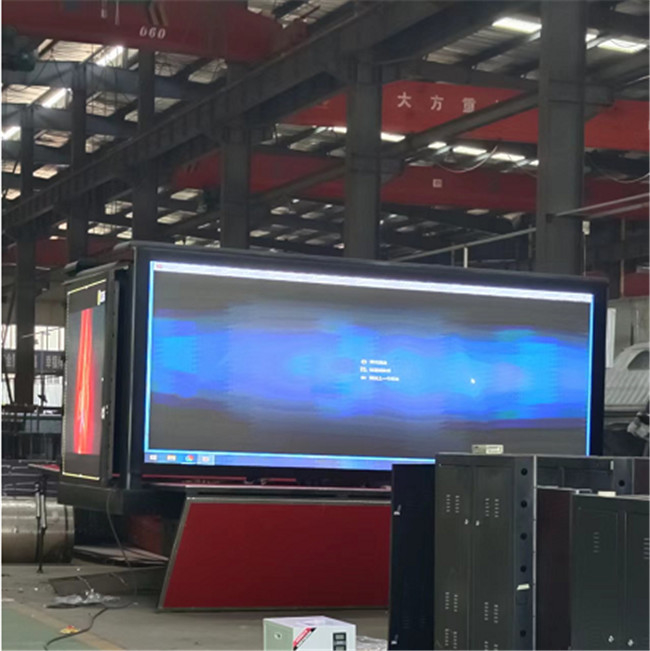 16ft 220V Mobile LED Display Truck 3 Sides P4 Digital LED Truck com levantamento de tela