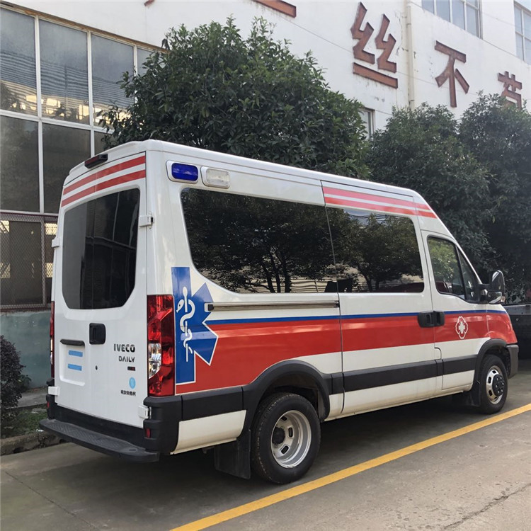 Ambulância média do dever dos primeiros socorros de IVECO 130 km/h do tipo diesel 4*2