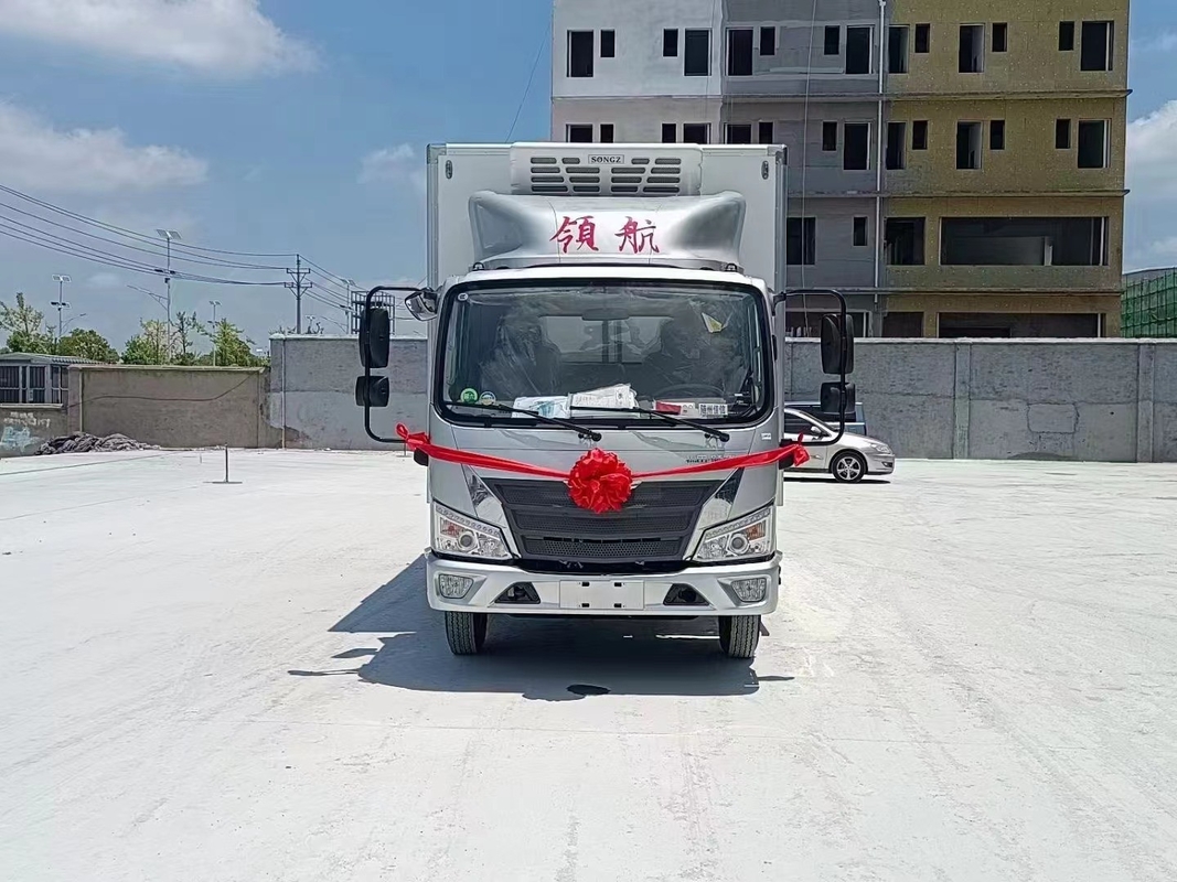 Camião de geladeira de 3 toneladas de 130 cv Camião refrigerado para transporte de sorvete com China Iso Ccc