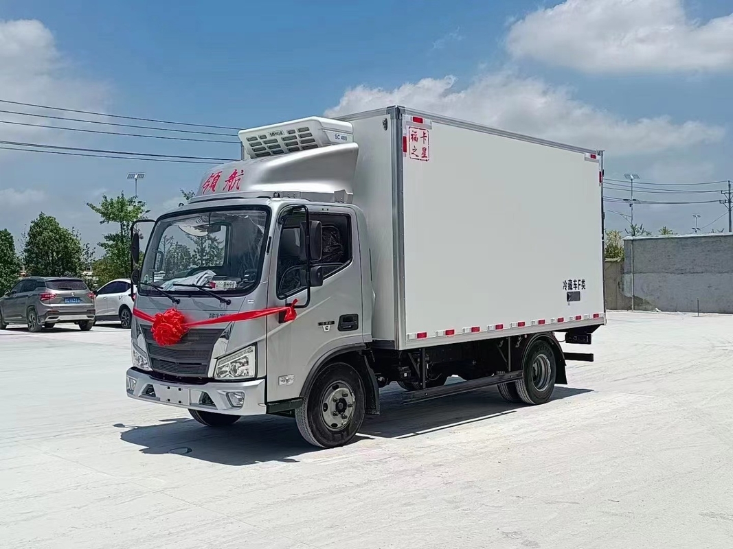 Camião de geladeira de 3 toneladas de 130 cv Camião refrigerado para transporte de sorvete com China Iso Ccc