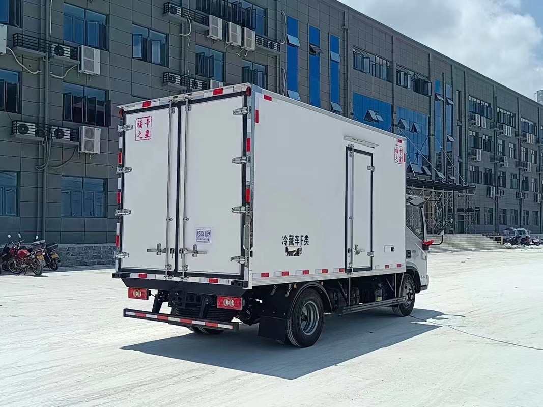 Camião de geladeira de 3 toneladas de 130 cv Camião refrigerado para transporte de sorvete com China Iso Ccc