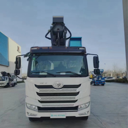 A operação da alta altitude 190HP transporta o caminhão montado caminhão da plataforma de trabalho aéreo de 45m