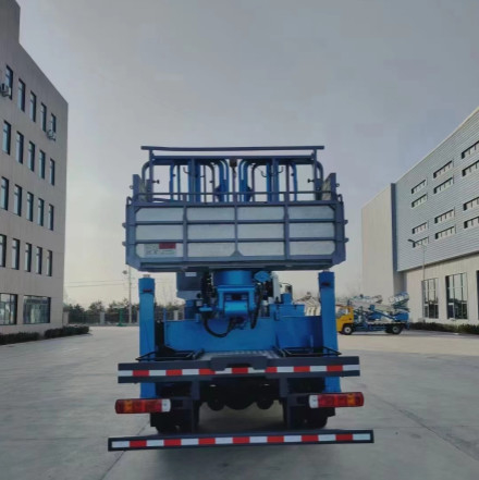 O caminhão 6 da plataforma de trabalho 140KW aéreo rodou o caminhão diesel da cubeta do EURO 3