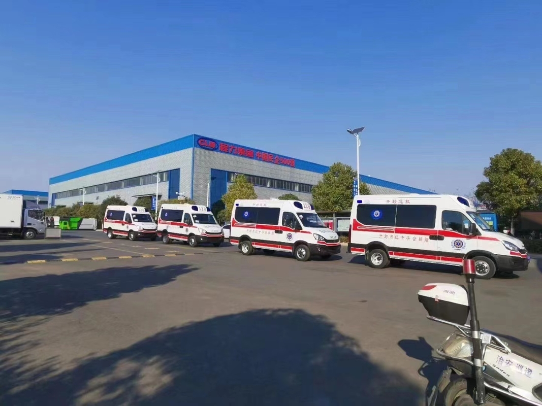 Ambulância com dimensões globais de 5670 X 2011 X 2790 e peso bruto de aproximadamente X 4000