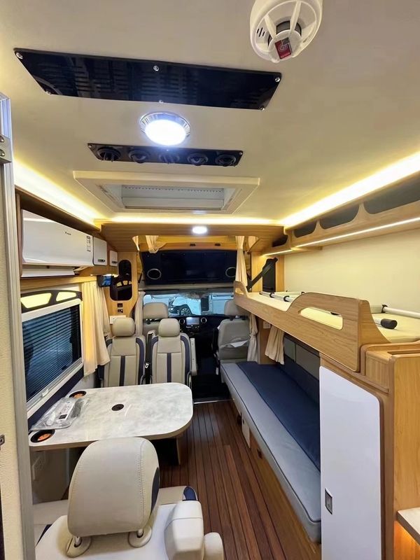 Caminhão de caminhão de cama OE NO. CLW Base de rodas 3360 mm Caravana de acampamento