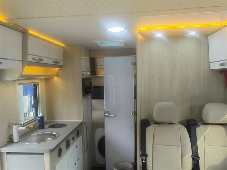 Camião de turismo móvel RV Caravana Van Com 190 HP Motor Máxima carga útil 7042 Kg