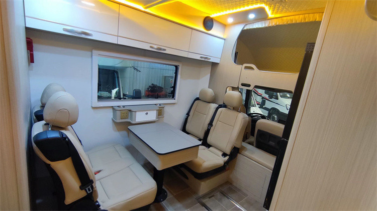 Custom YUEJIN 4x2 Luxury RV Vacation Car / Motor Caravan Venda na Arábia Saudita