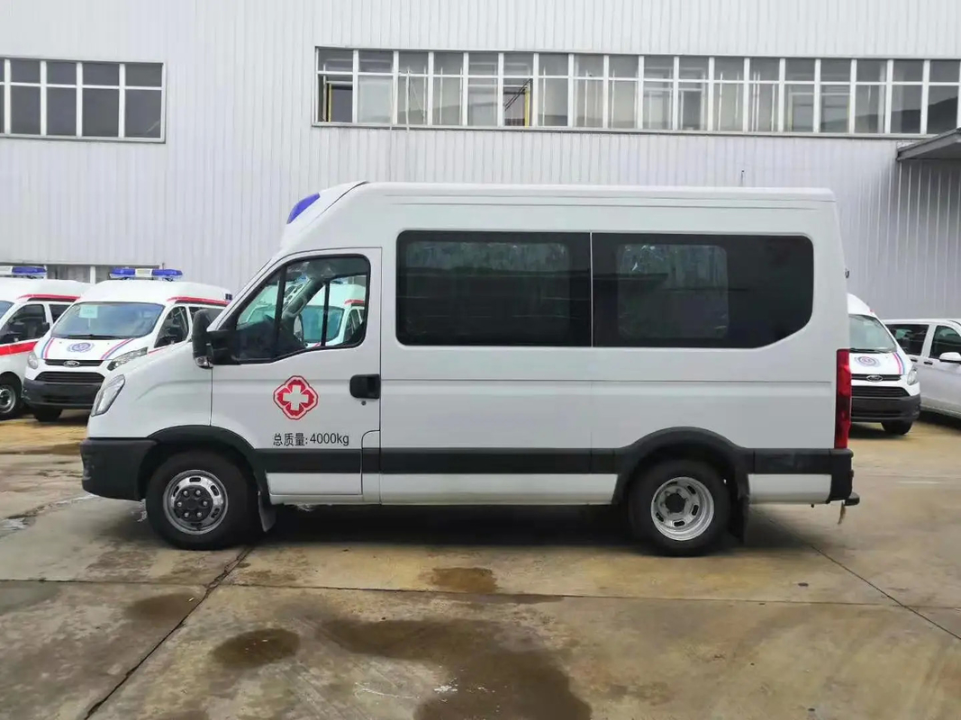 Ambulância Plush 2800mm camião móvel de hospital com características avançadas e especificações de pneus 215/75R16LT