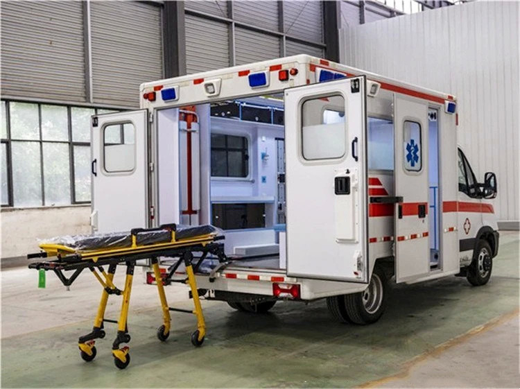 Veículo de ambulância de emergência com norma de emissões Euro 5 Peso de retenção 2970 kg Veículo de resgate médico