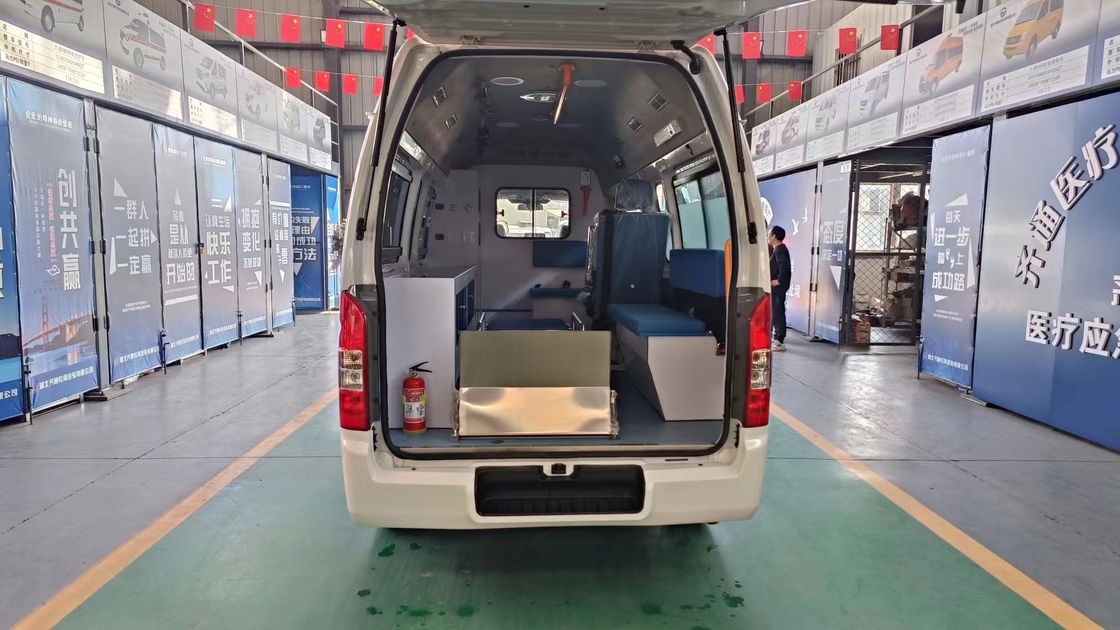 Veículo de ambulância de emergência de transmissão manual para 5-6 passageiros com norma de emissões Euro 5