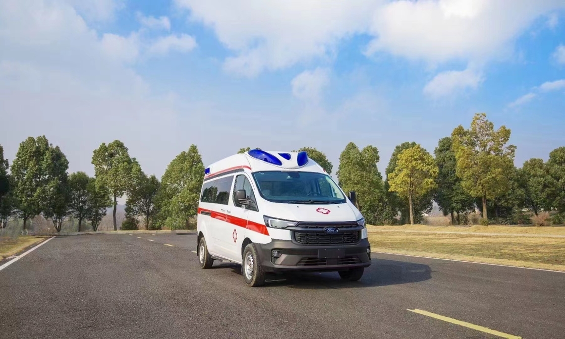 Euro 5 4*2 Ford Carro de ambulância de emergência com equipamento de primeiros socorros e armário ao lado