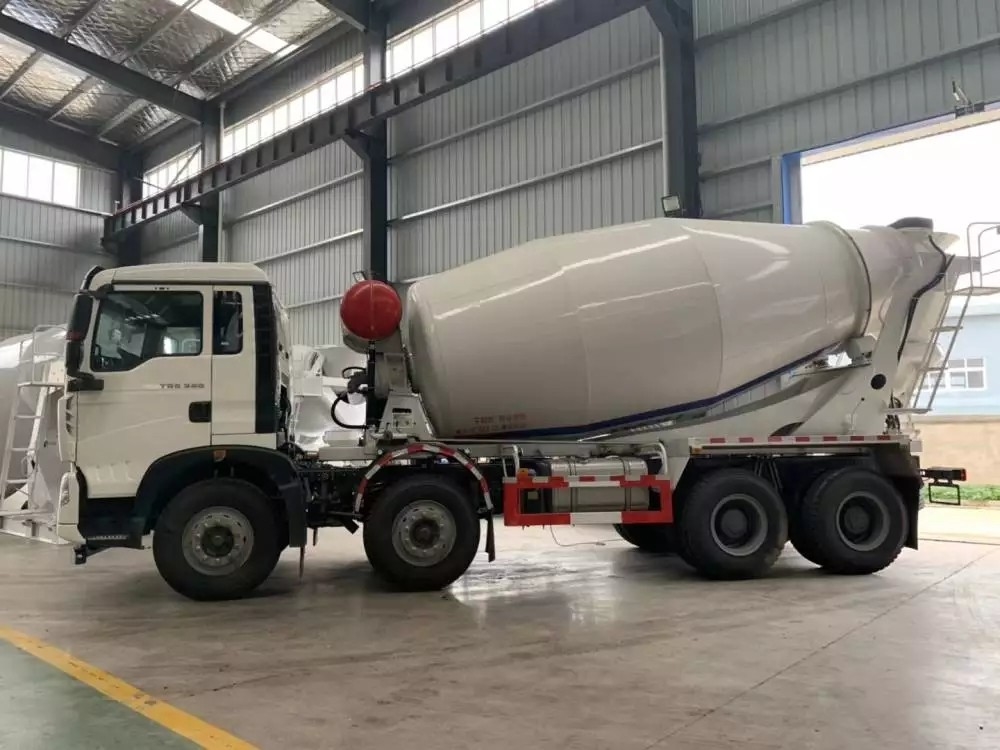 12 14 15 Cu Ft misturador de cimento 10 velocidade para a frente 2 para trás SINOTRUK HOWO Carrinho de mistura de lama