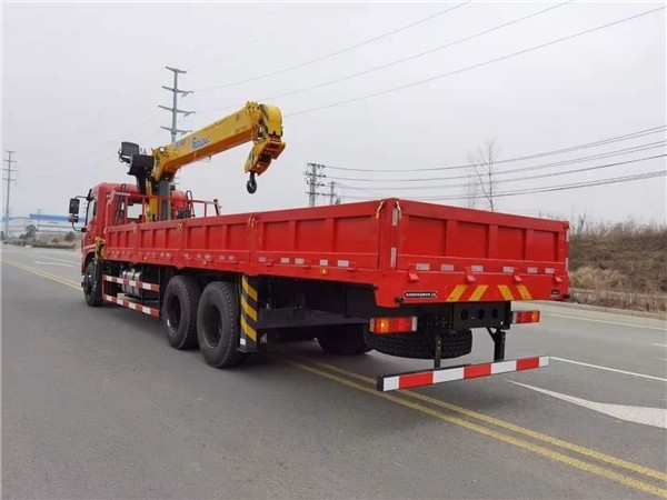 6*4 Boom Dongfeng caminhão telescópico recto guindaste montado para necessidades de elevação pesada