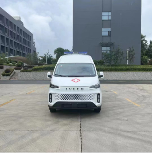 Mini Tipo 3 Carro de Ambulância Potência nominal 103KW Velocidade máxima 145km/h