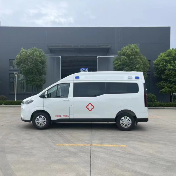 Mini Tipo 3 Carro de Ambulância Potência nominal 103KW Velocidade máxima 145km/h