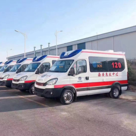 Carro de ambulância de emergência com 3750 mm de base de rodas, com 103 kW de potência nominal e 3700 kg de peso bruto