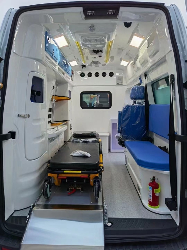 Carro de ambulância de emergência com 3750 mm de base de rodas, com 103 kW de potência nominal e 3700 kg de peso bruto