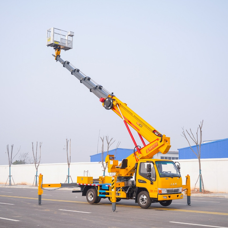 Caminhão de plataforma de trabalho aéreo de cabina para duas pessoas com V-outriggers dianteiros e traseiros