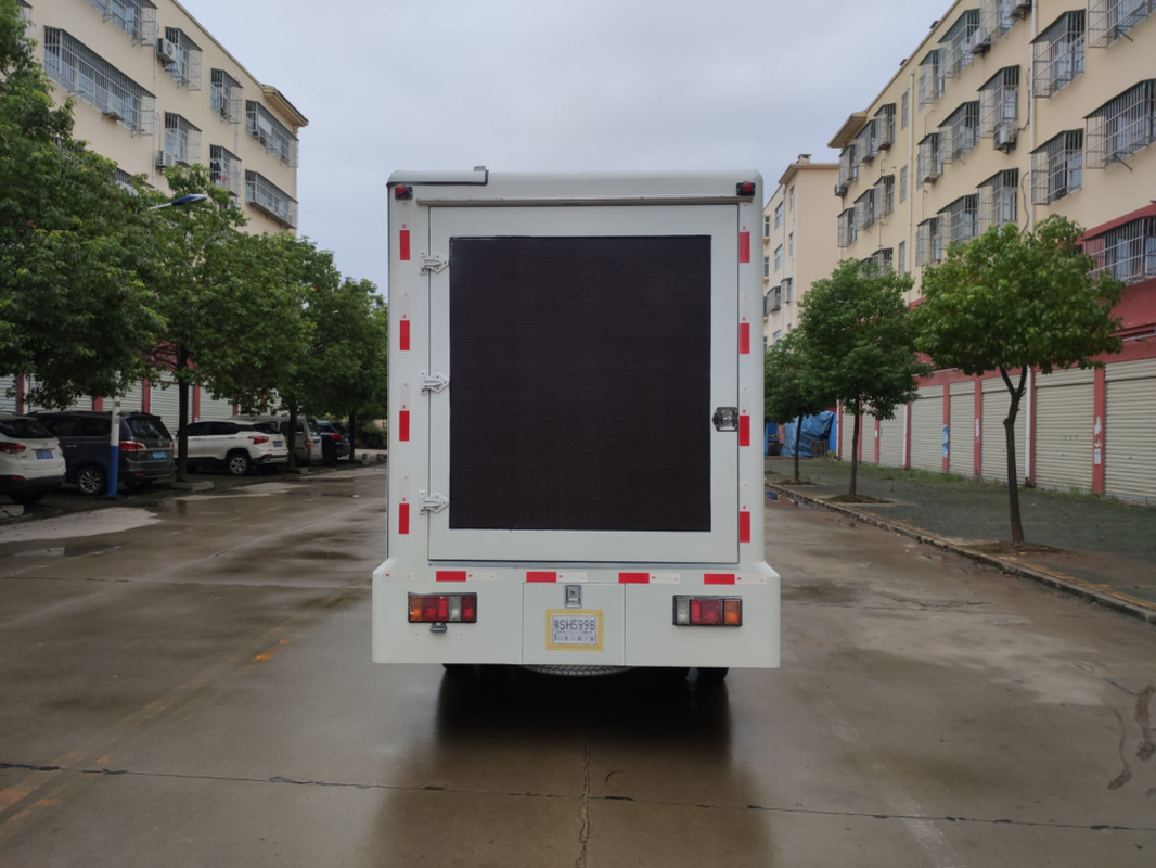 Isuzu P5 P6 P4 Caminhão montado LED Display 3840 * 1728mm Mobile LED Screen Trailer 102HP