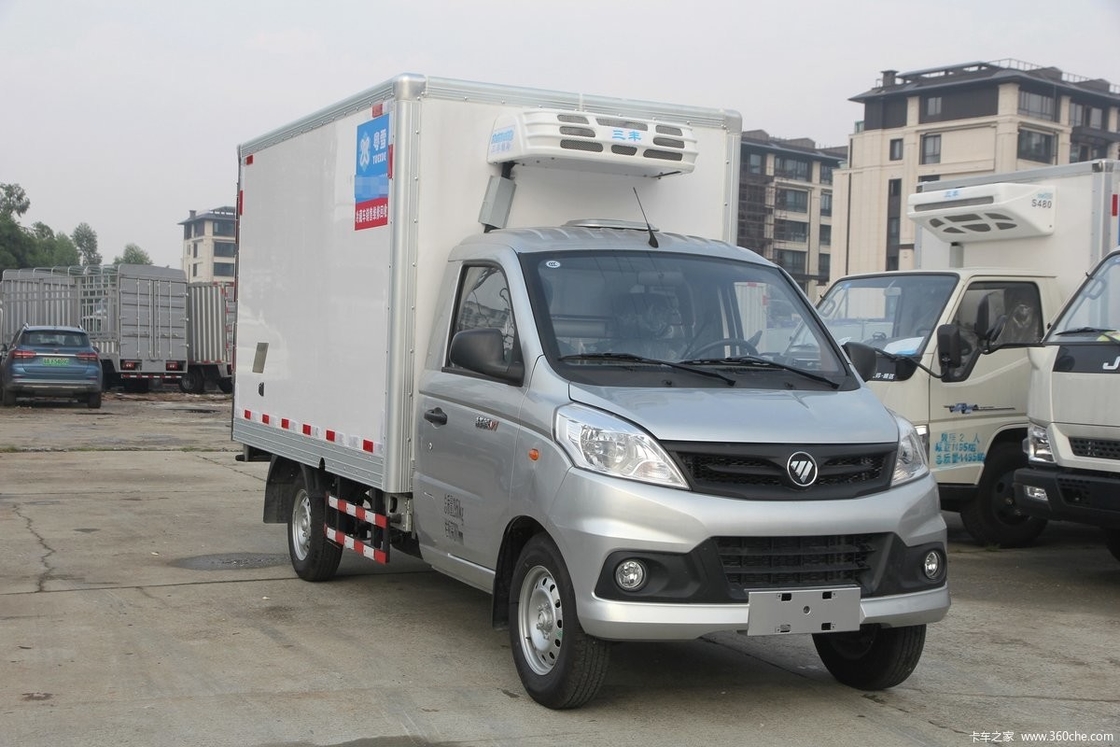 2 do caminhão refrigerado de Foton da gasolina toneladas de tipo congelador refrigerado Van do combustível