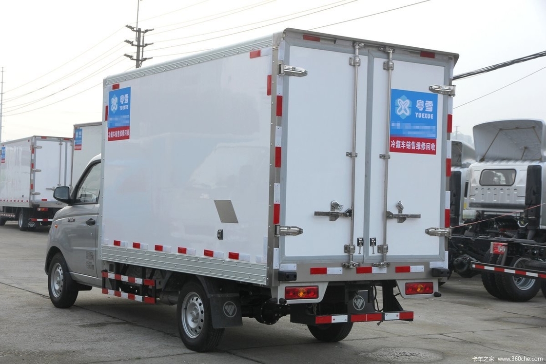 2 do caminhão refrigerado de Foton da gasolina toneladas de tipo congelador refrigerado Van do combustível