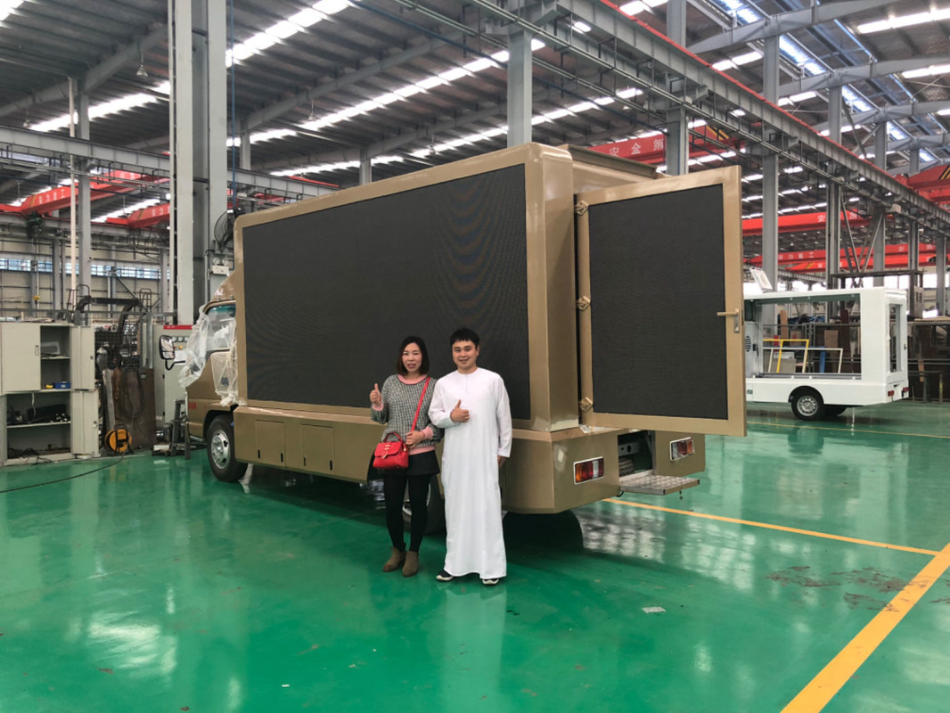 LED Screen Carro E Áudio Publicidade ao ar livre Roadshow Stage Truck Diesel Manual